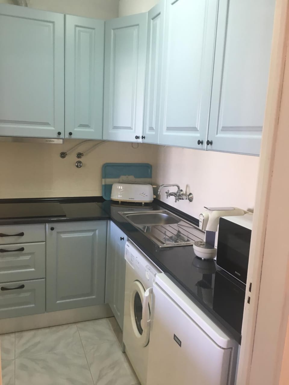 Coffee/tea facilities, Kitchen or kitchenette, Dining area