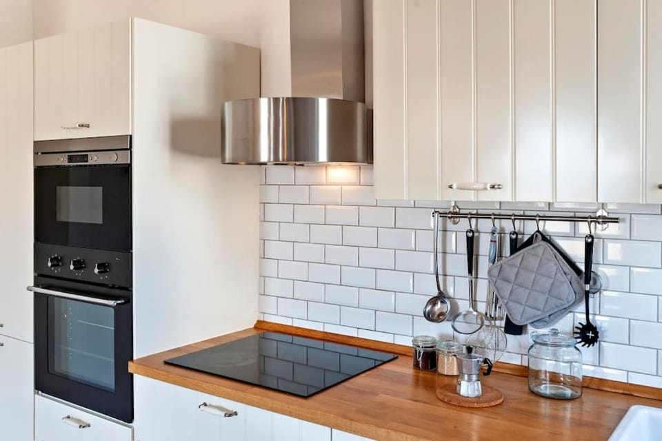 Coffee/tea facilities, Kitchen or kitchenette, minibar, pet friendly, stove