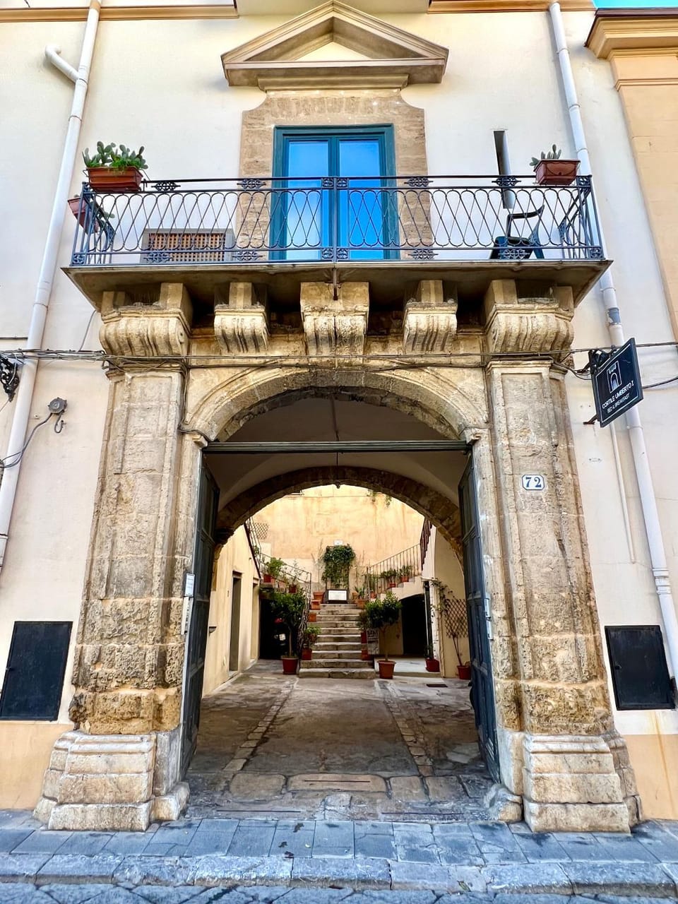 Facade/entrance