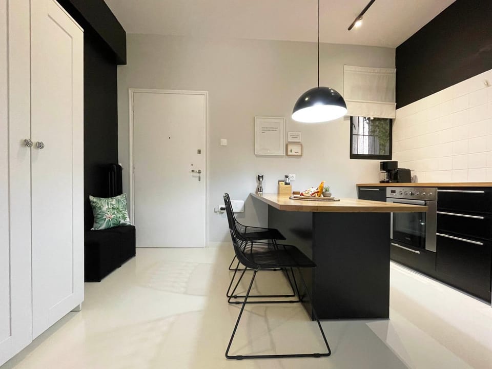 Dining area, kitchen