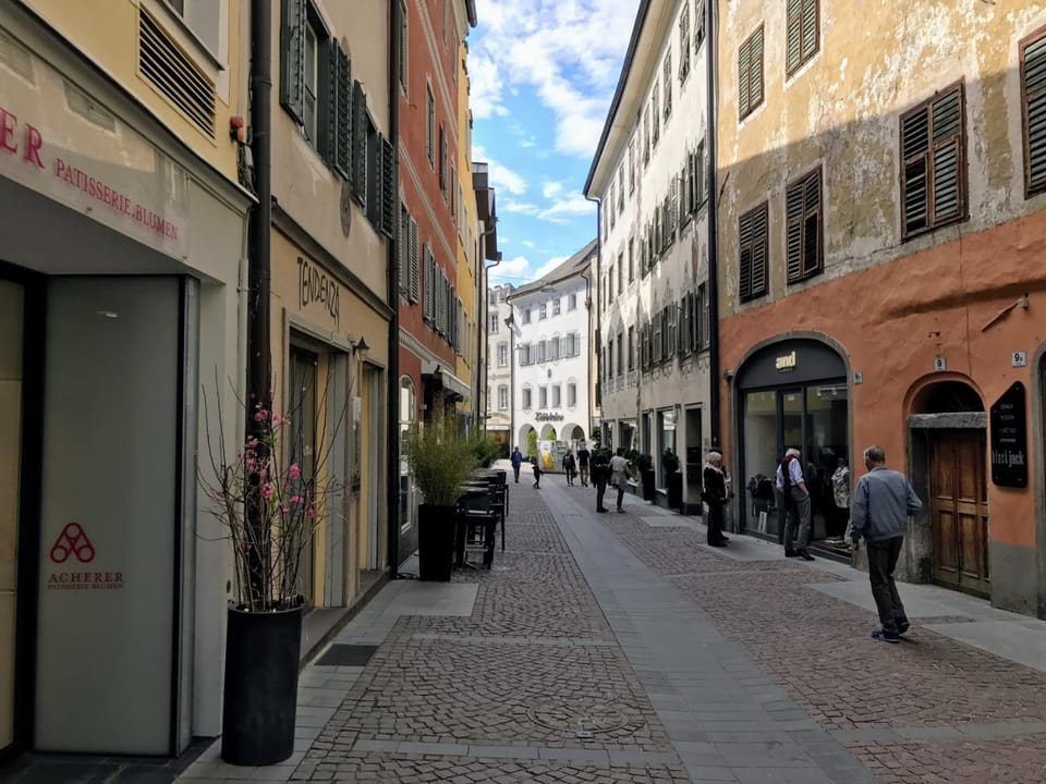 Property building, Neighbourhood, City view, Street view, Location