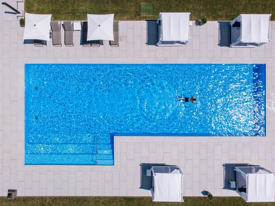 Hot Spring Bath, Swimming pool