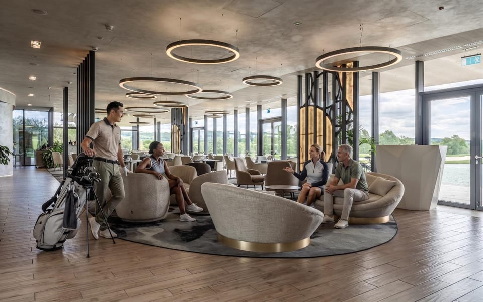 Restaurant/places to eat, Lounge or bar