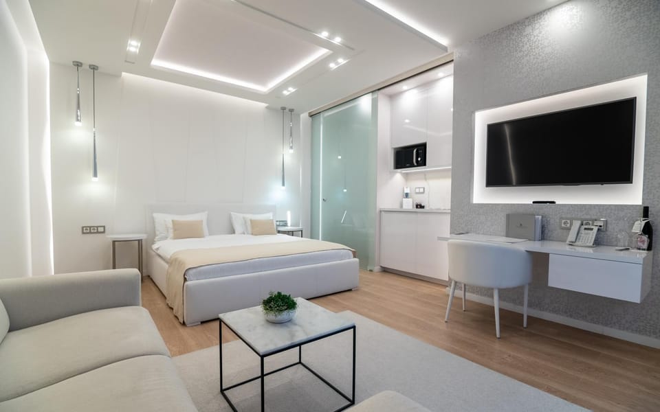TV and multimedia, Seating area, Bedroom