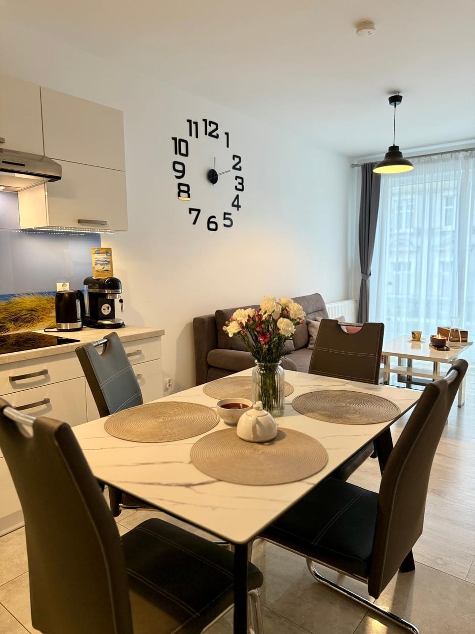 Seating area, Dining area