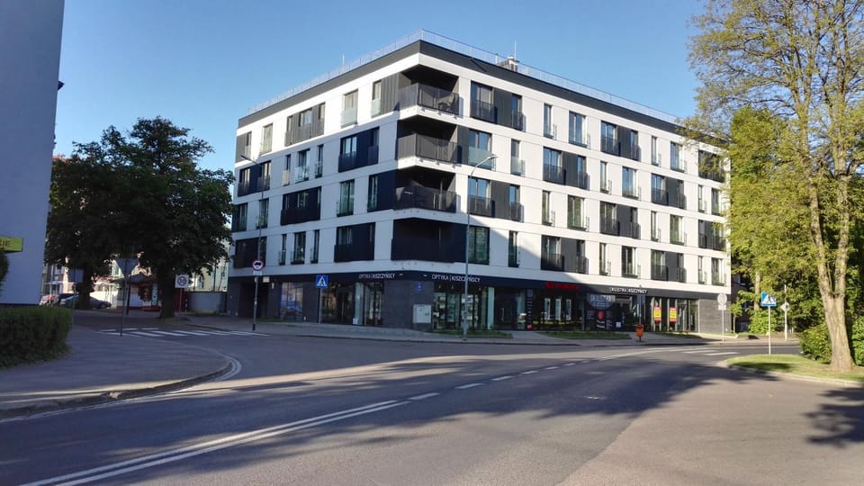 Property building, Neighbourhood, Street view, Location, Parking