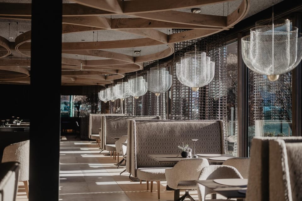 Restaurant/places to eat, Dining area