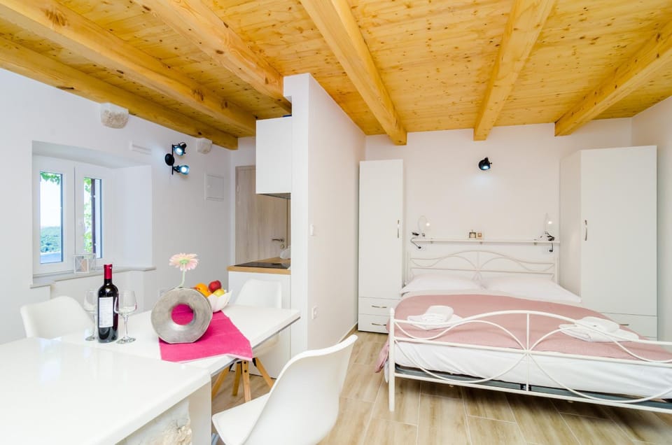 Dining area, Bedroom