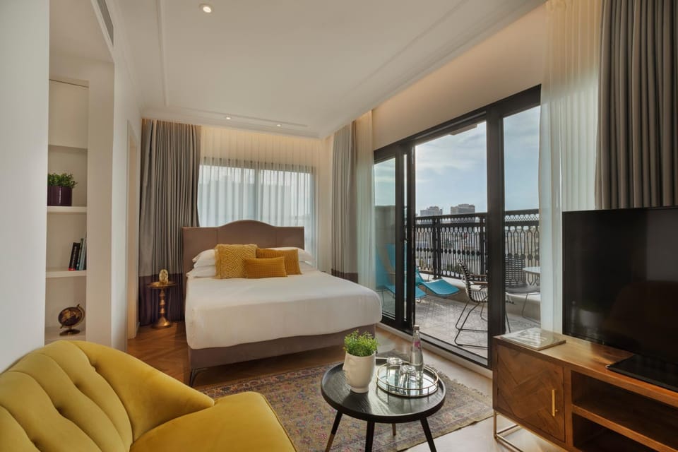 Seating area, Bedroom, City view