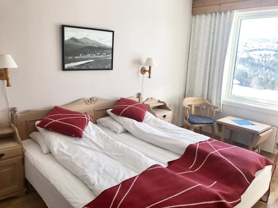 Bed, Mountain view