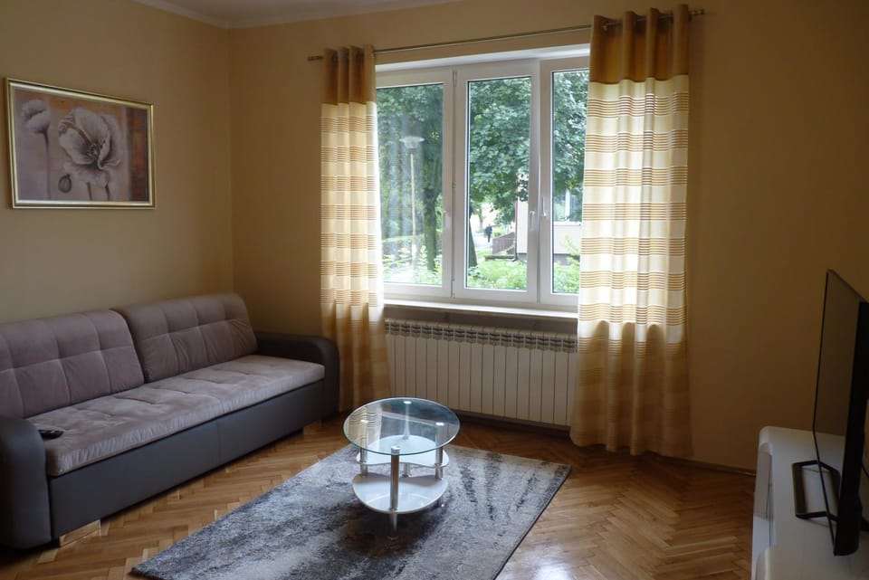 Bed, Photo of the whole room, Seating area