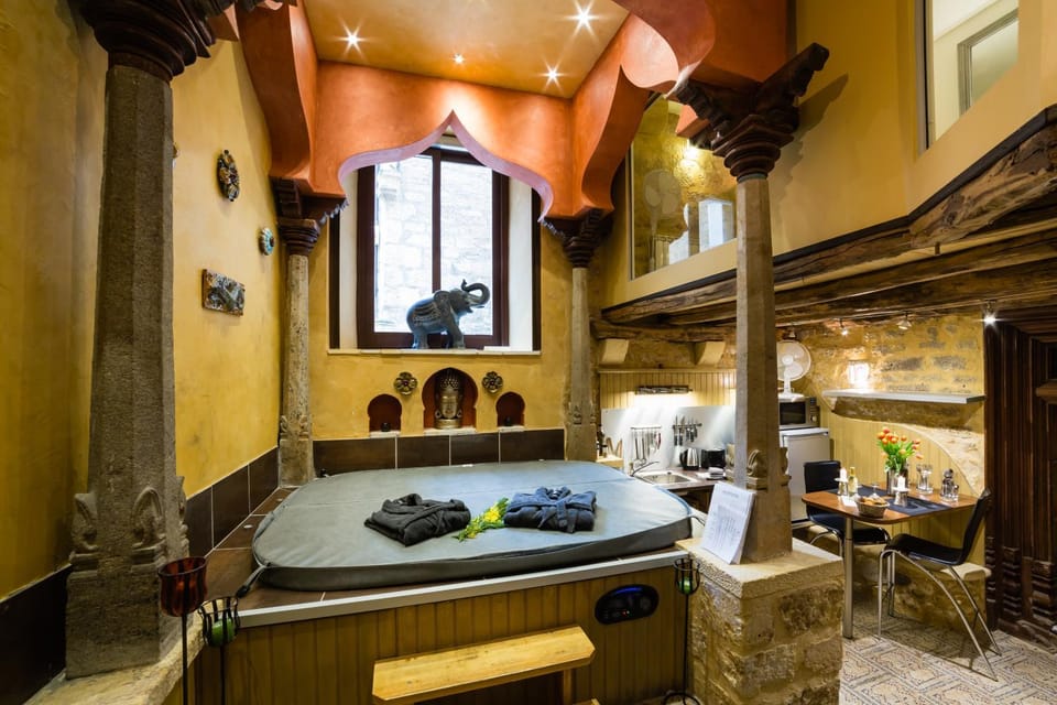 Hot Tub, Photo of the whole room