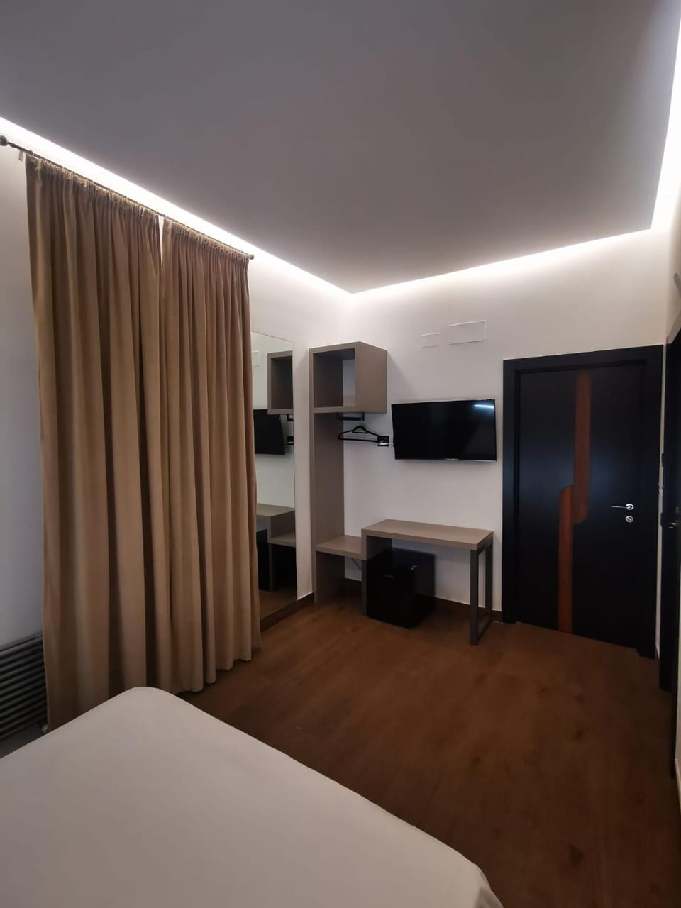 TV and multimedia, Photo of the whole room, Bedroom