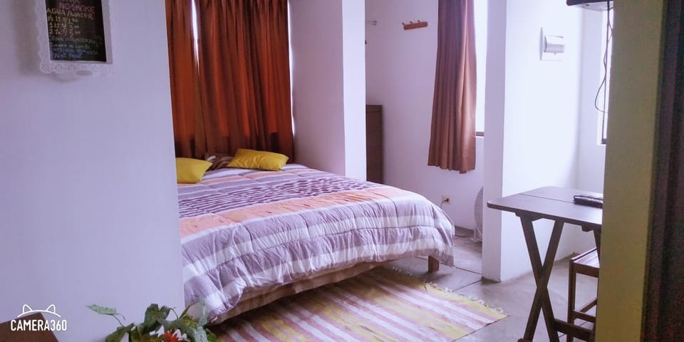 Bed, Other, Photo of the whole room, Decorative detail, Bedroom