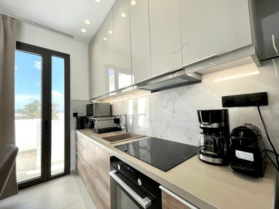 microwave, oven, stove, kitchen