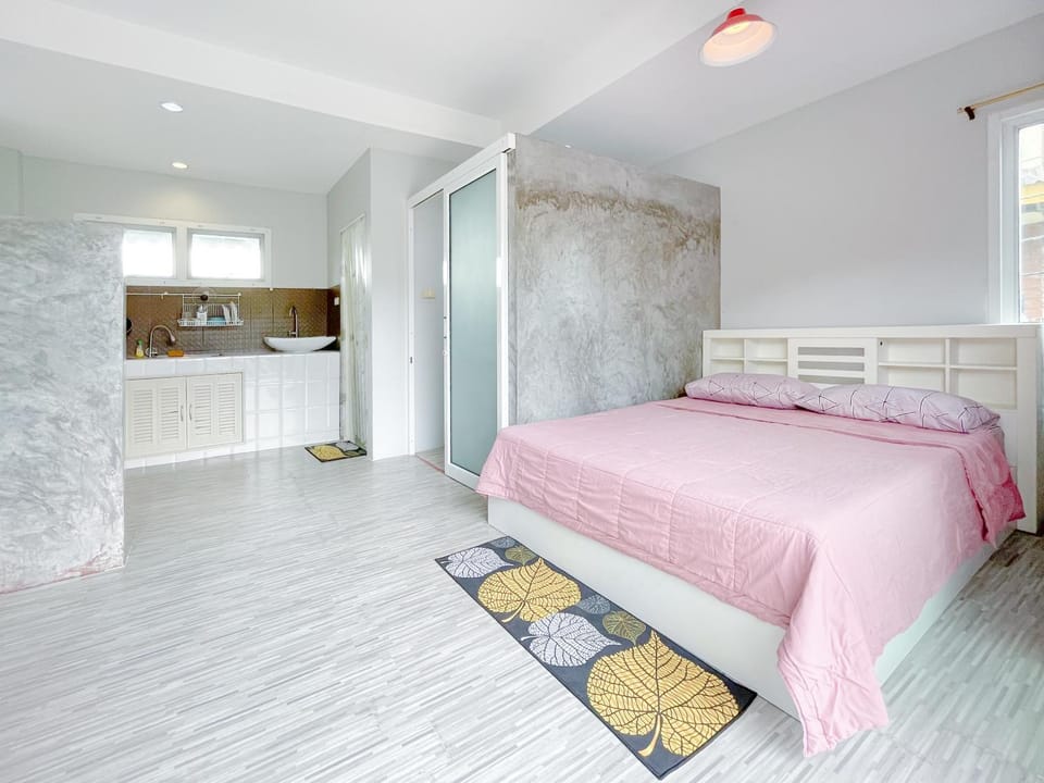 Bed, Kitchen or kitchenette, Photo of the whole room