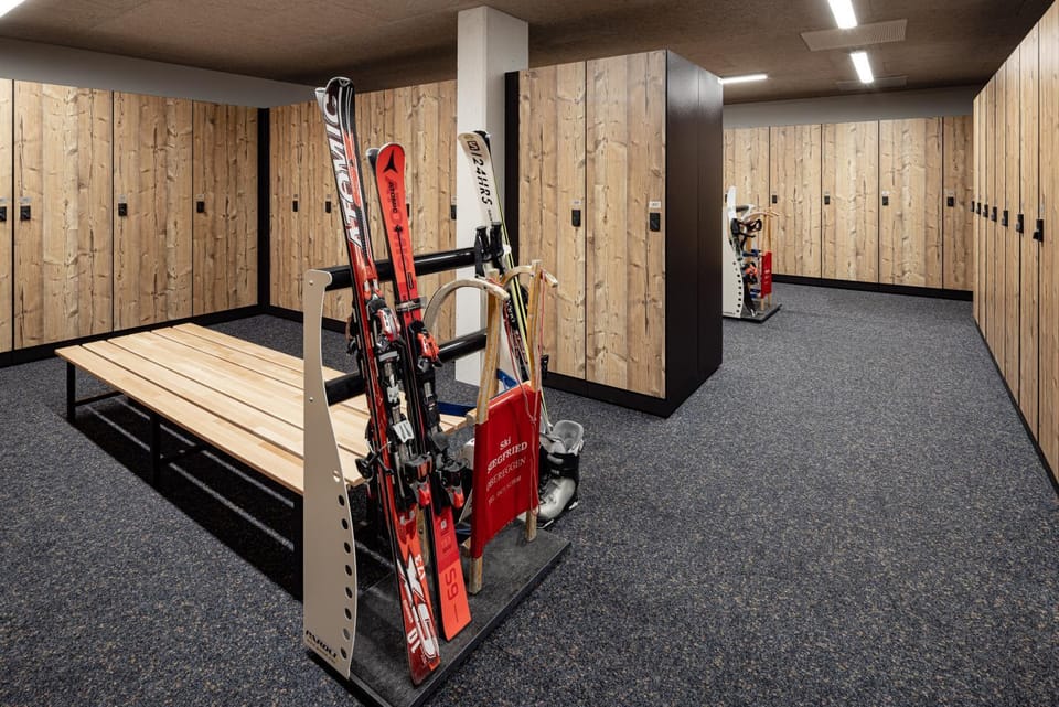 Skiing, Skiing, storage