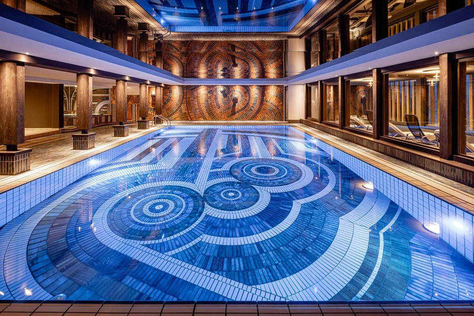 Swimming pool