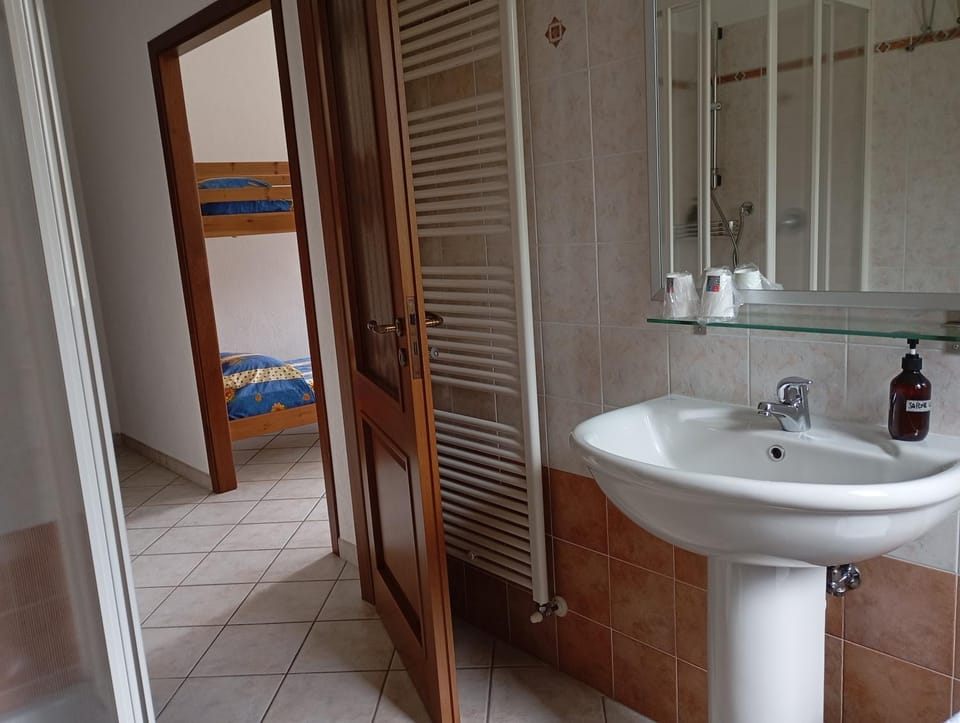 Shower, Bathroom, towels