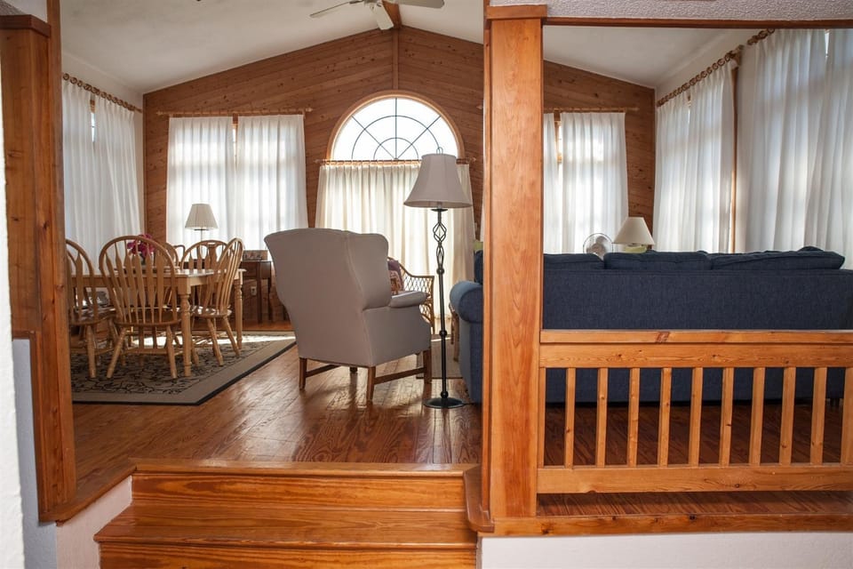 40399 Beachcomber Rd Home House in Avon