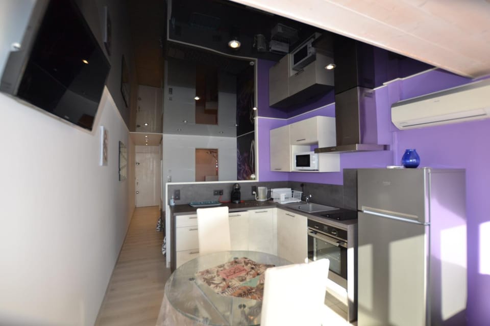 Kitchen or kitchenette, kitchen