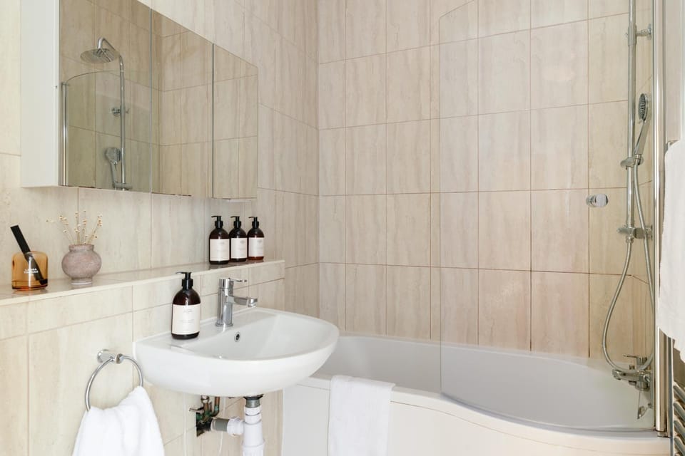 Shower, Bathroom, Bath, towels