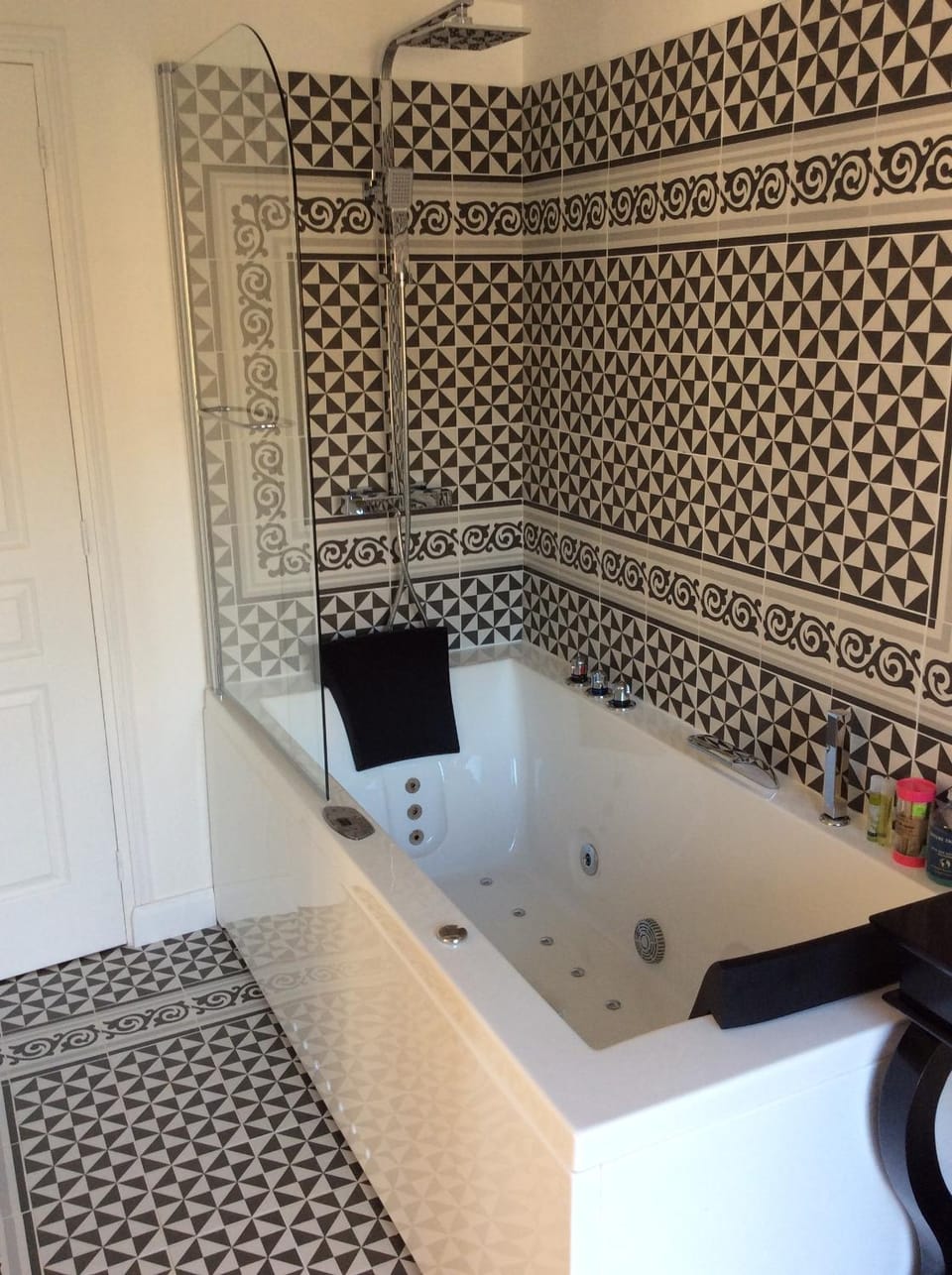 Hot Tub, Bathroom