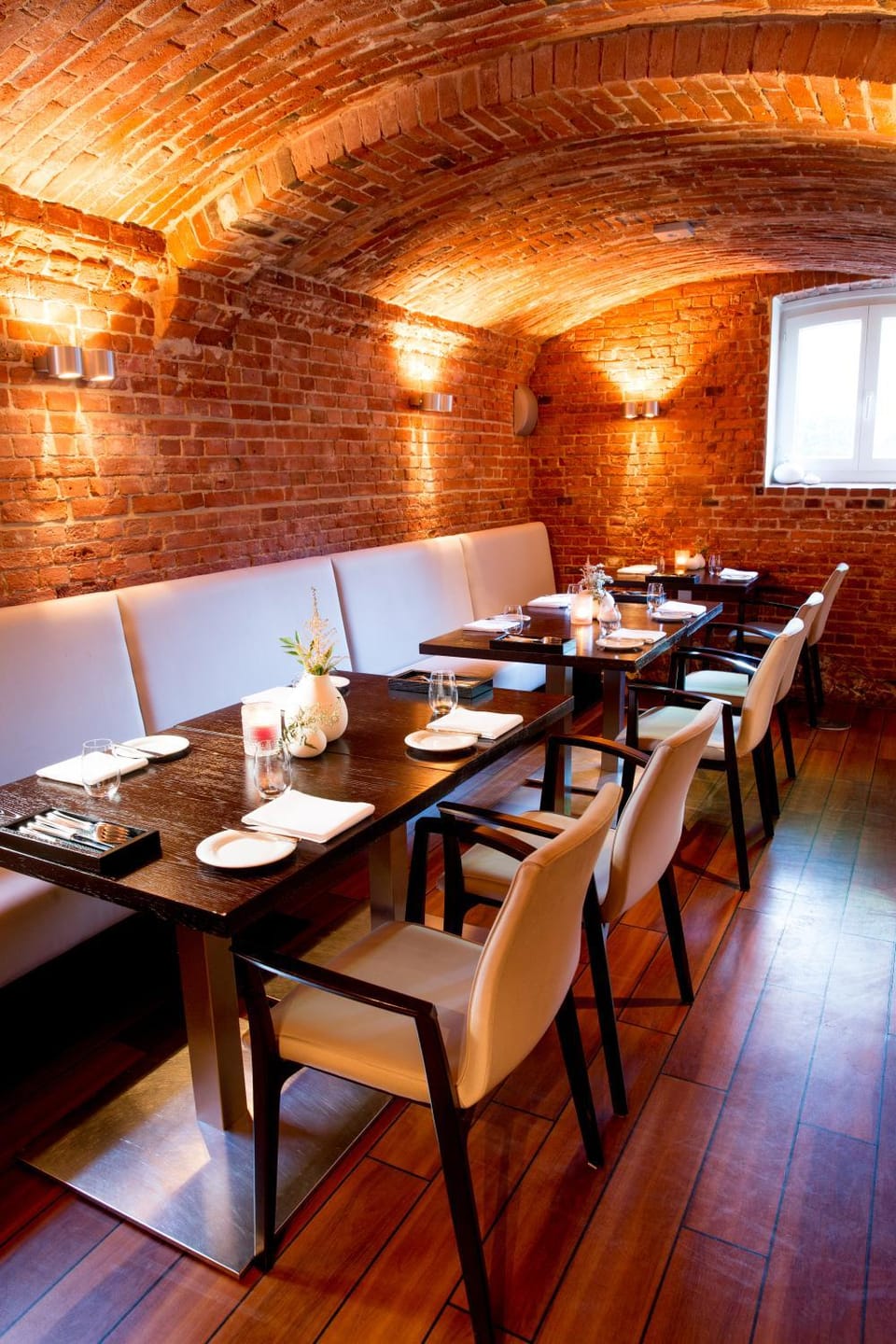 Restaurant/places to eat, Food and drinks, Banquet/Function facilities, Seating area