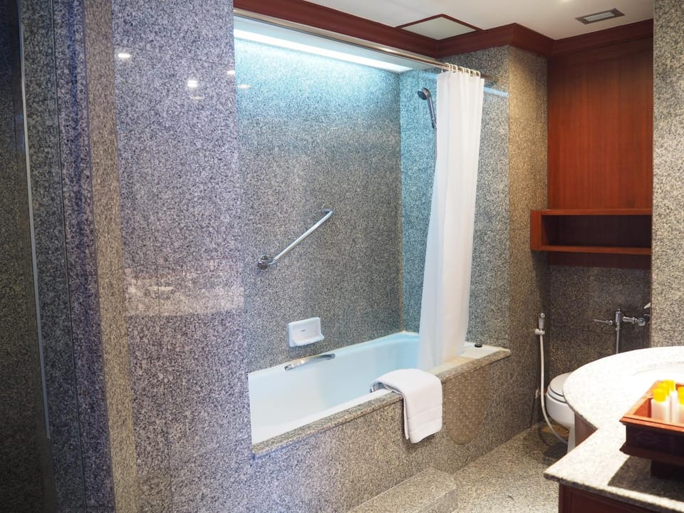 Charoen Thani Hotel, Khon Kaen Hotel in Laos