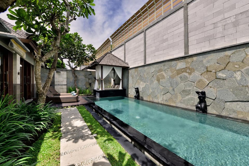 Day, Swimming pool