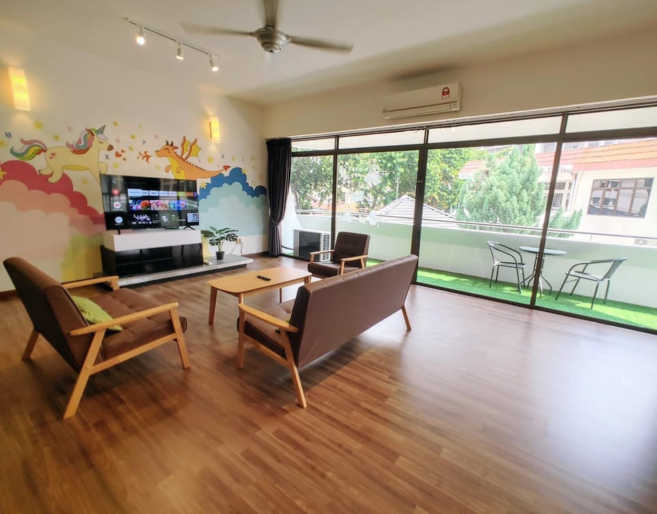 GurneyVille Apartment in George Town