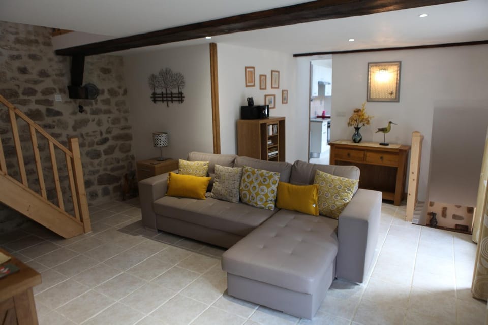 Castle Terrace Apartment in Nouvelle-Aquitaine