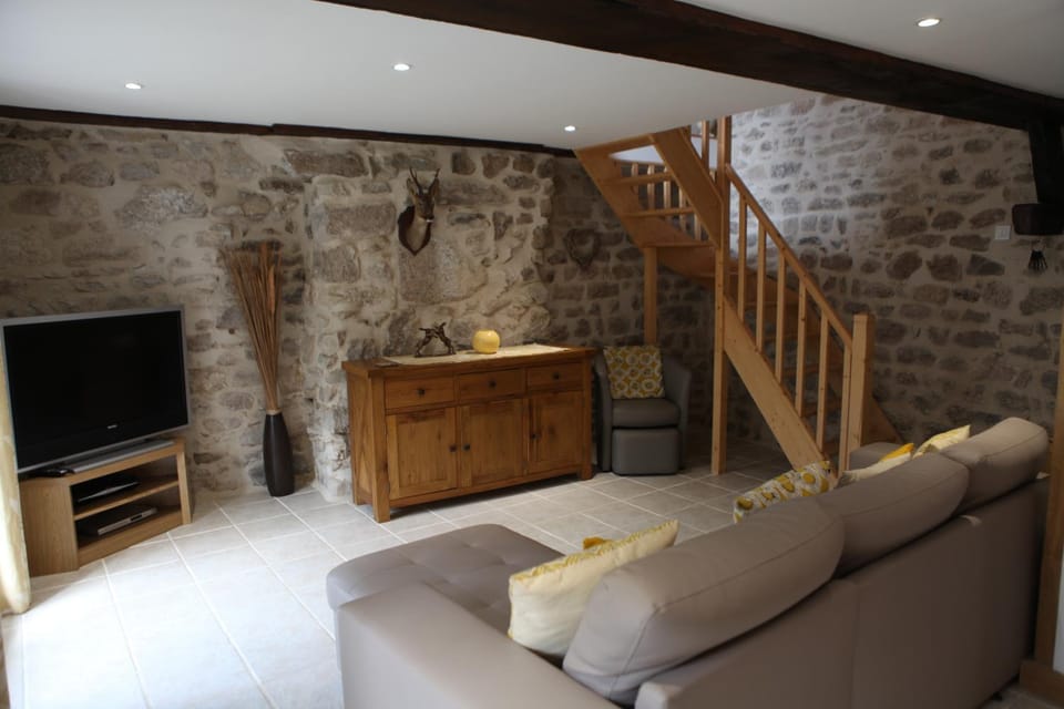 Castle Terrace Apartment in Nouvelle-Aquitaine