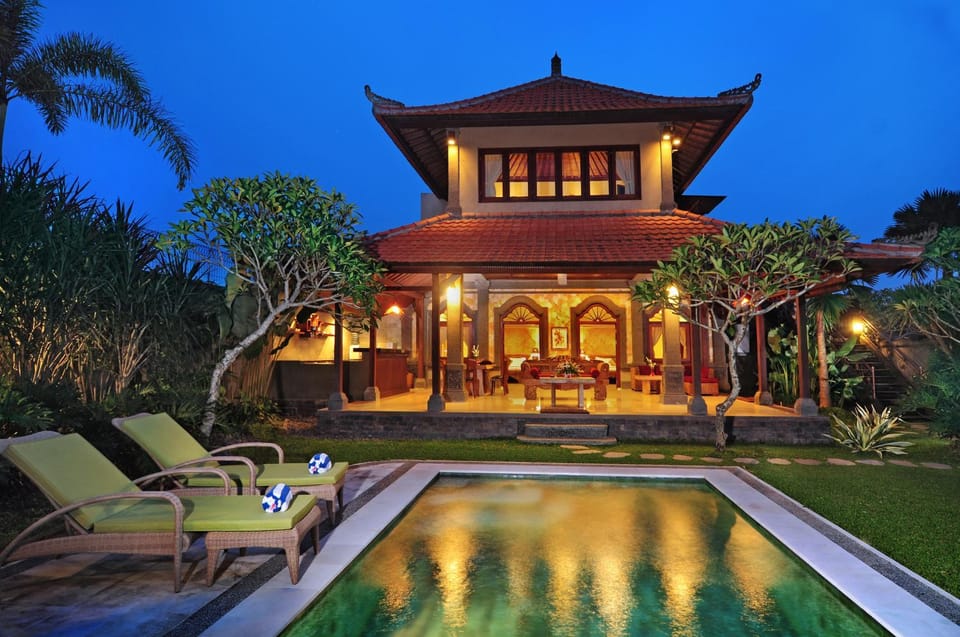 Property building, Natural landscape, Garden, Garden view, Pool view, Swimming pool, Swimming pool, sunbed