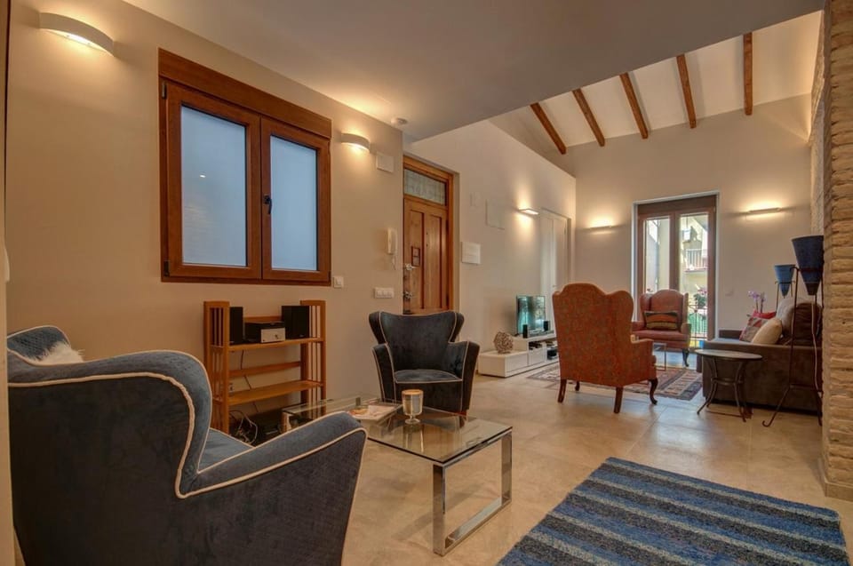Communal lounge/ TV room, Living room
