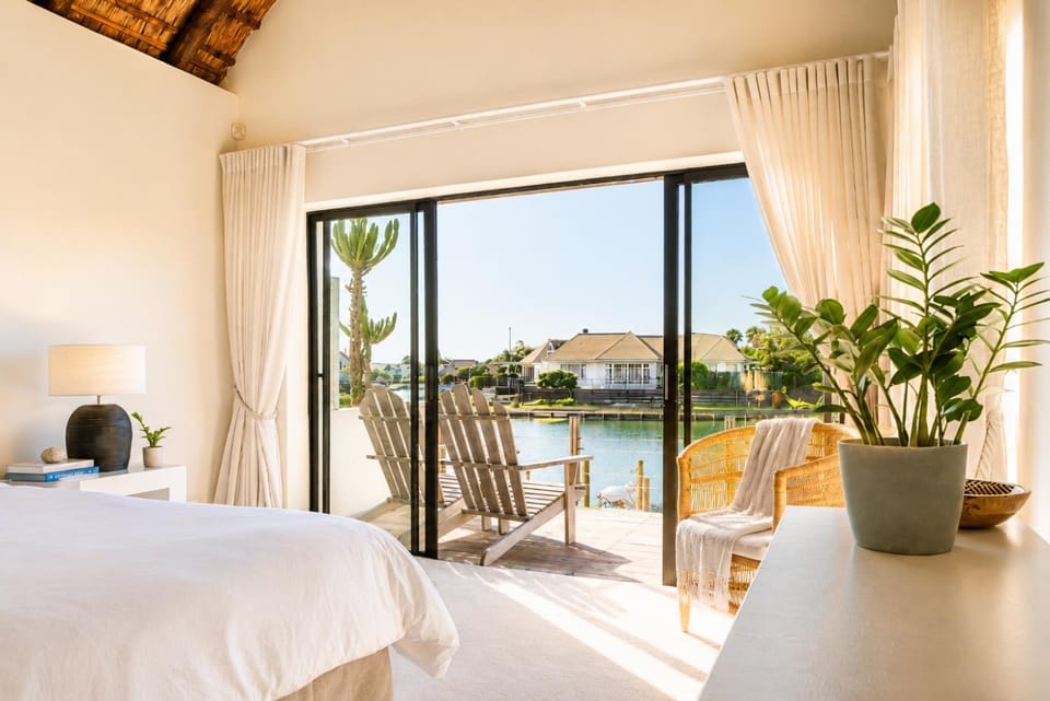 Patio, Bed, View (from property/room), Balcony/Terrace, Photo of the whole room, Decorative detail, Bedroom, River view