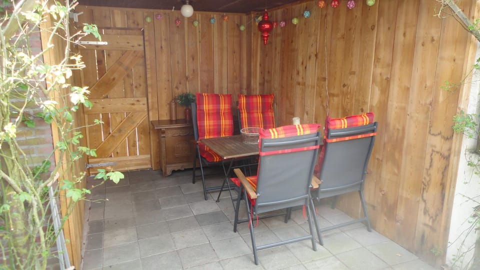 Garden, Balcony/Terrace, Decorative detail, Seating area, On site, Area and facilities