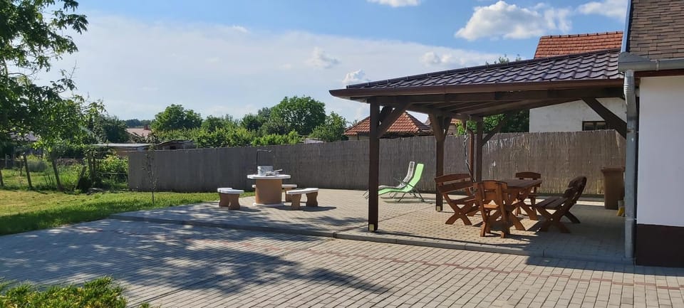 BBQ facilities, Balcony/Terrace, Inner courtyard view