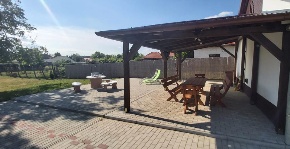 Patio, BBQ facilities