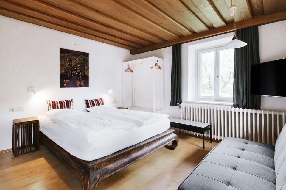Bed, Living room