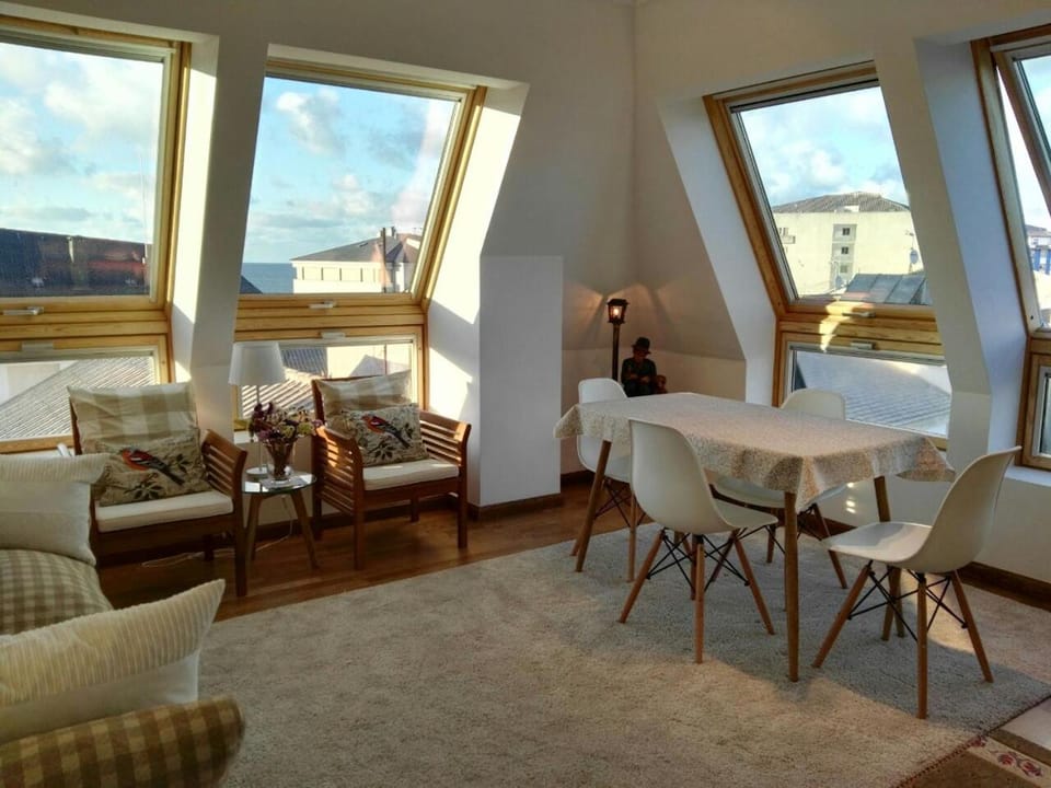 Living room, Dining area, Sea view, Street view