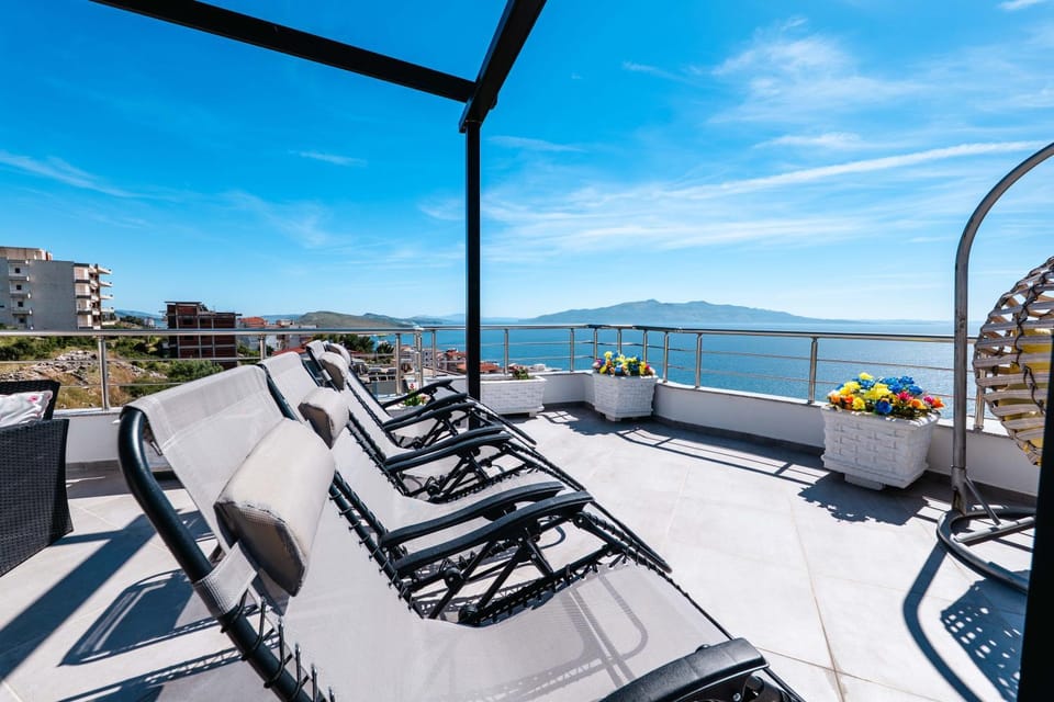 Day, Hot Tub, View (from property/room), Balcony/Terrace, Seating area, Sea view, sunbed