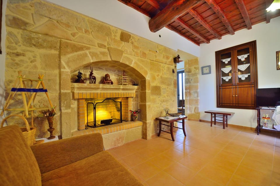 Living room, Decorative detail, Seating area