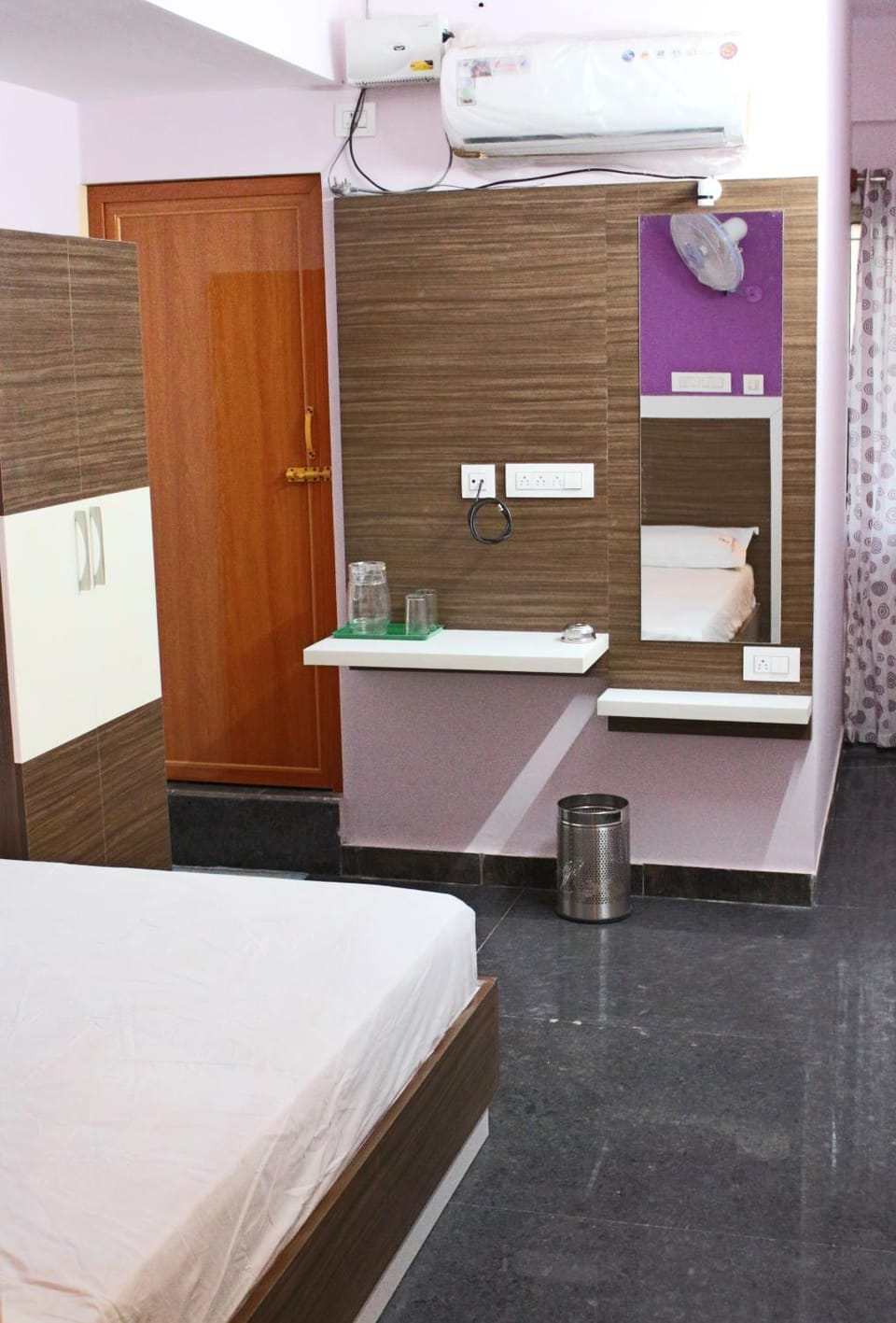 Bed, Photo of the whole room, Bedroom, wardrobe, air conditioner