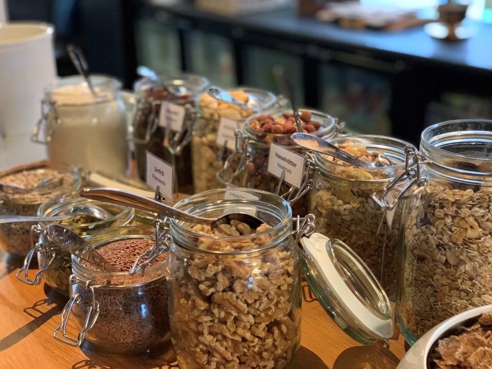 Restaurant/places to eat, Breakfast, Buffet breakfast