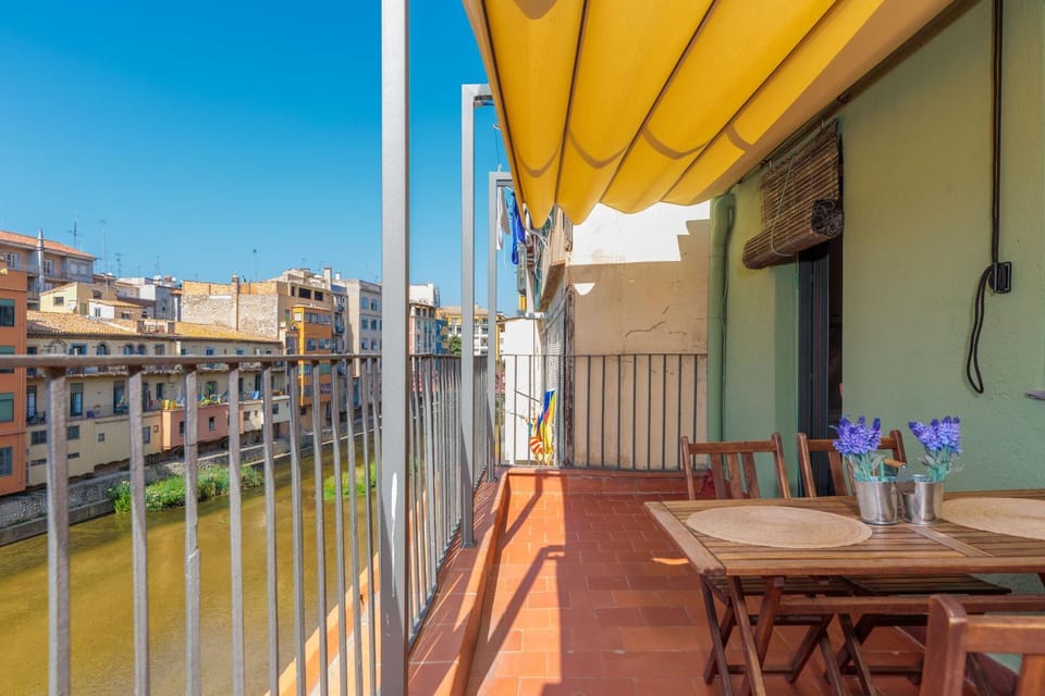 View (from property/room), Balcony/Terrace, Dining area, River view