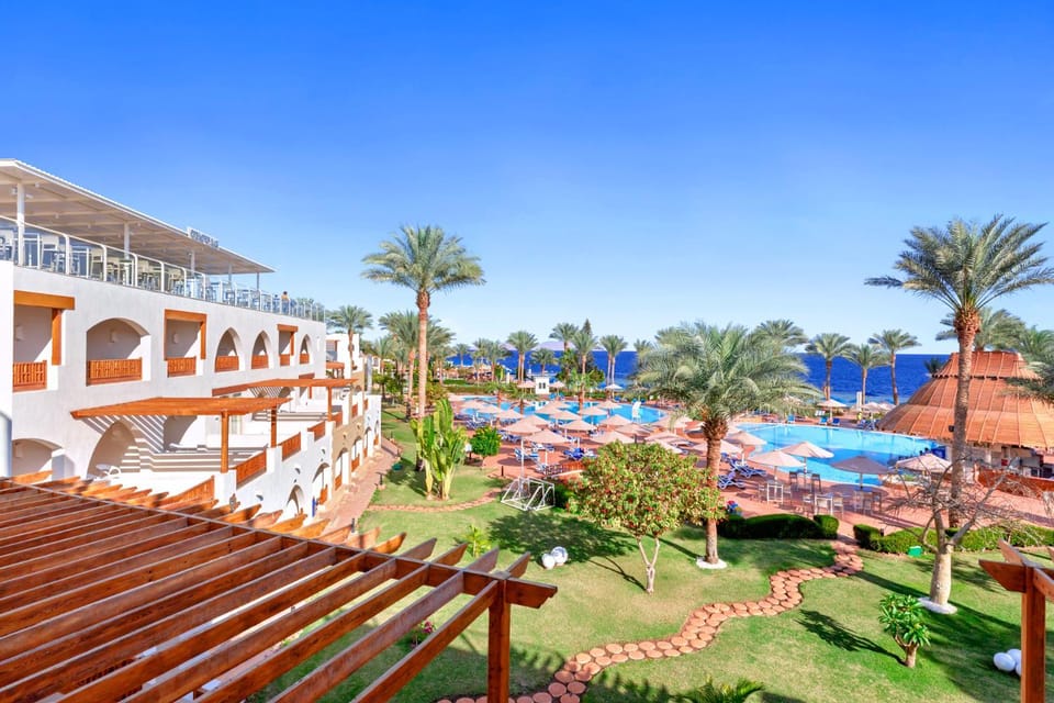 Day, Swimming pool