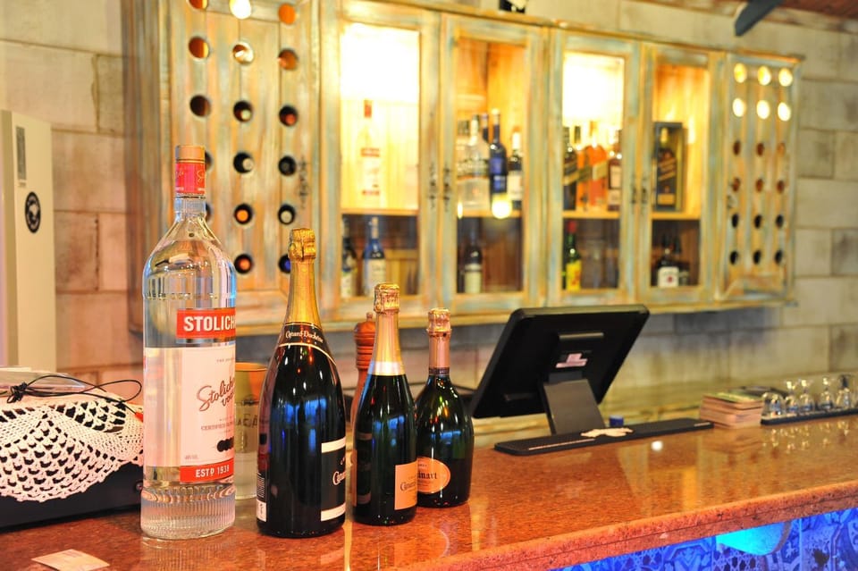 Food and drinks, Drinks, Alcoholic drinks, Non alcoholic drinks