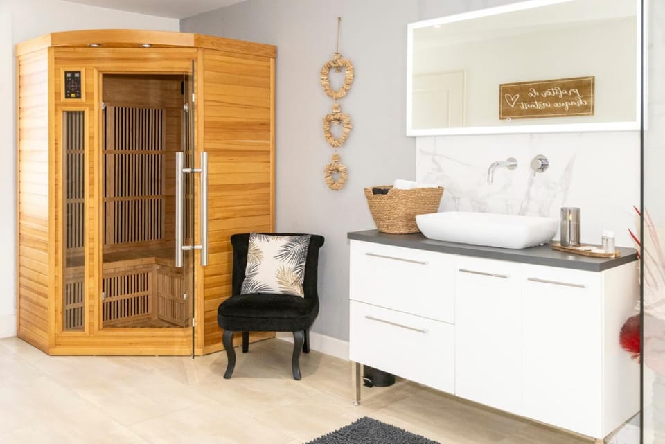 Shower, Sauna, Bathroom, Spa and wellness centre/facilities, hair dryier, soundproof, towels