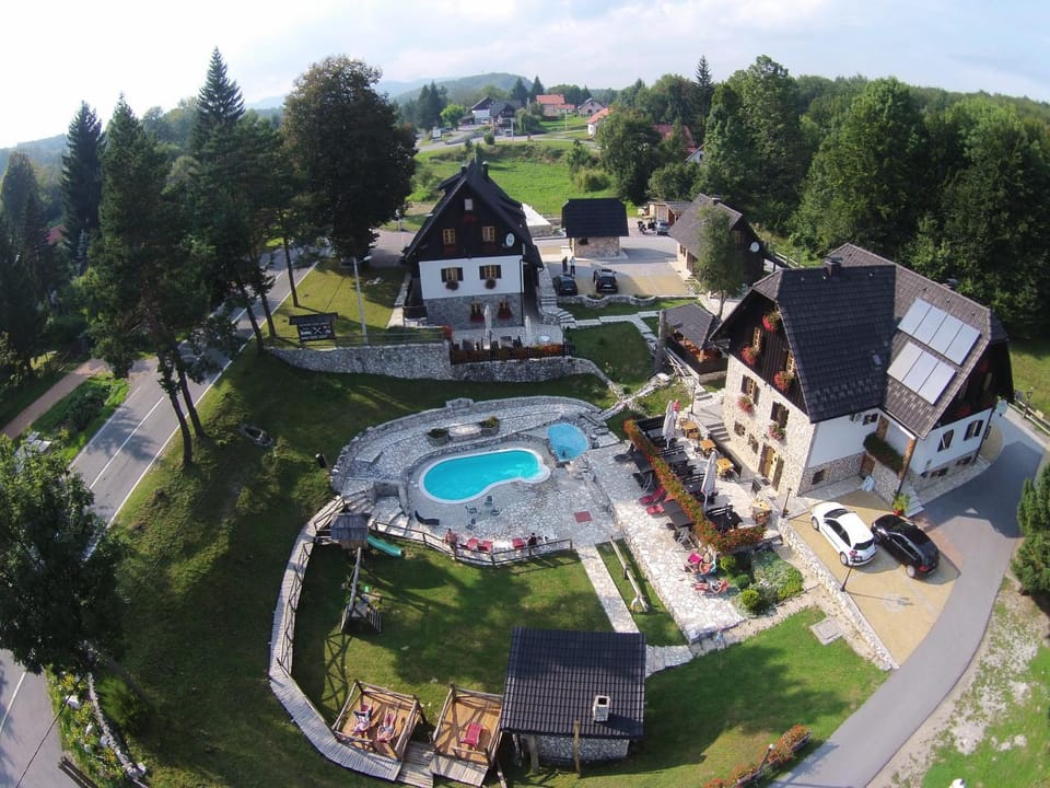 Facade/entrance, Bird's eye view